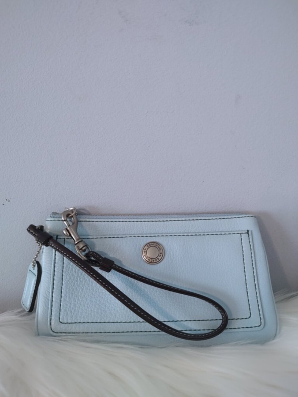 Coach Y2K Chelsea vintage two-tone leather wristlet EUC